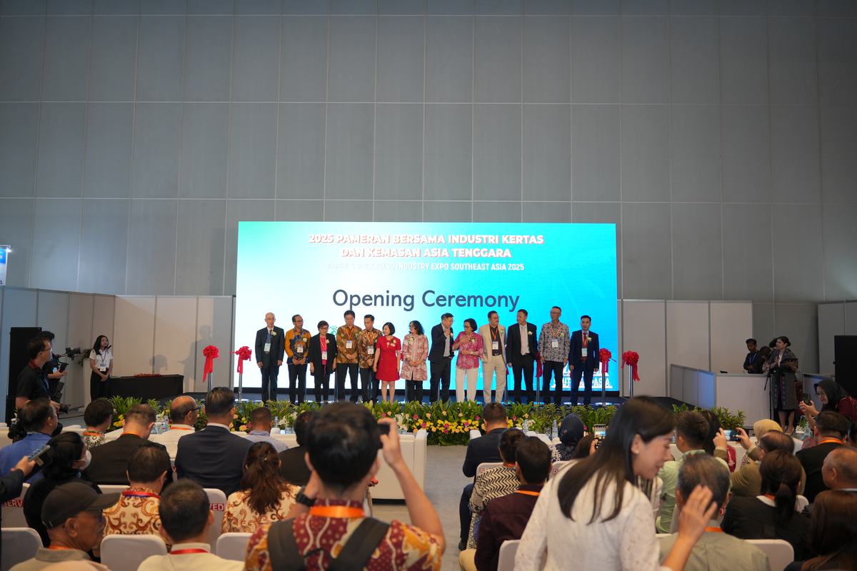 Opening ceremony pada pameran industri di Jakarta