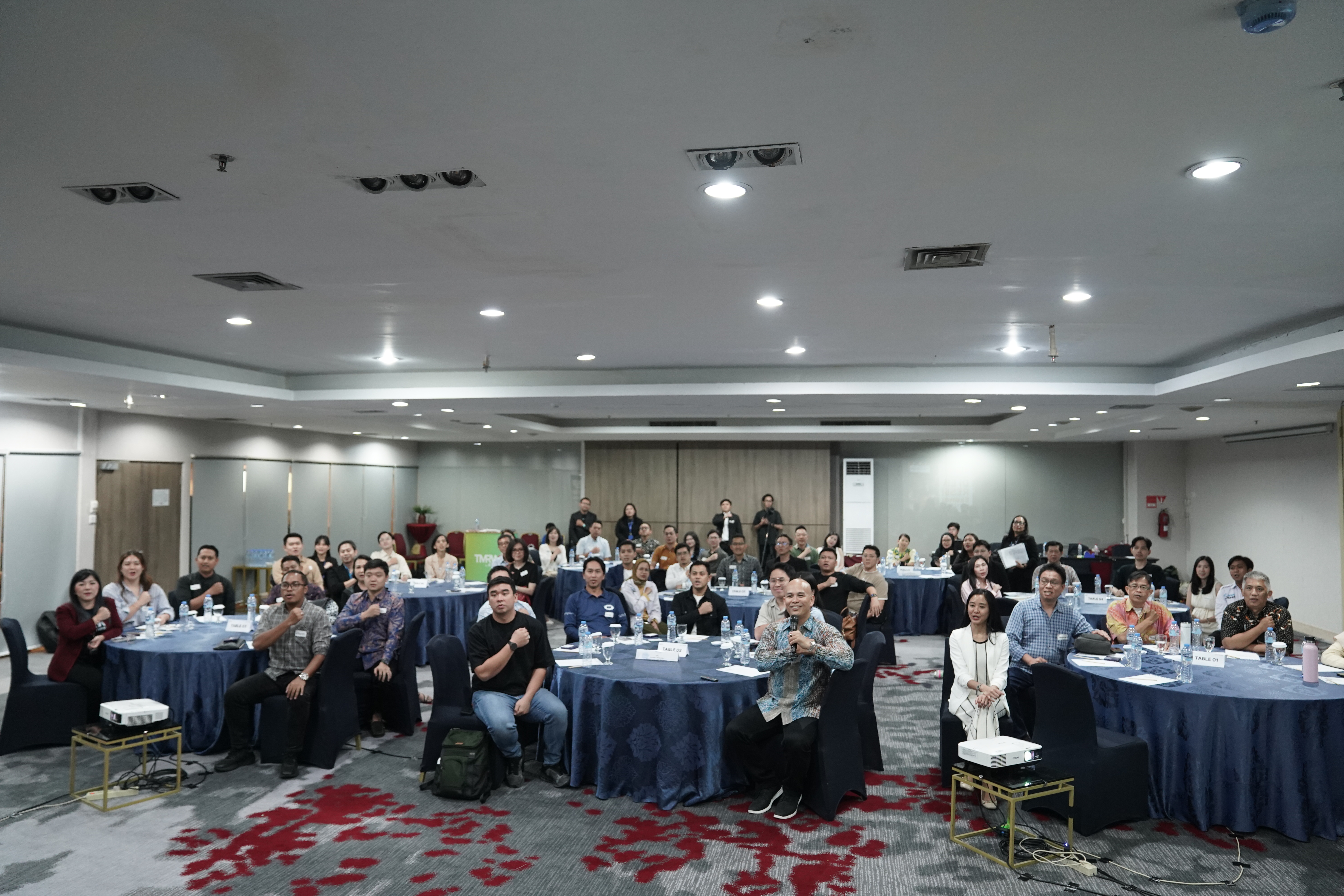 Percakapan dan networking di acara TES